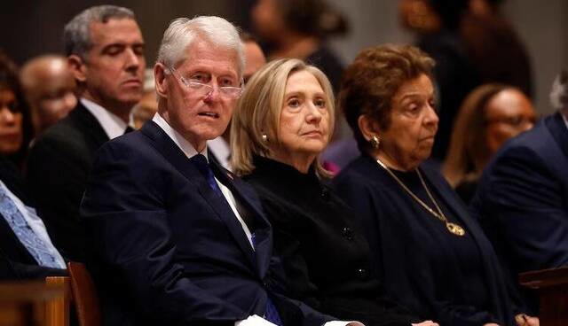 بیل کلینتون خواستار شهادت علنی در تحقیقات اپستین شد