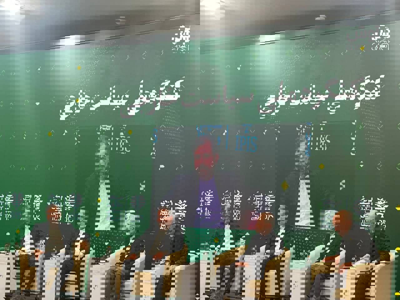 عراقچی: اگر یک قدم عقب بگذاریم، دیگر معلوم نیست تا کجا باید عقب‌نشینی کنیم