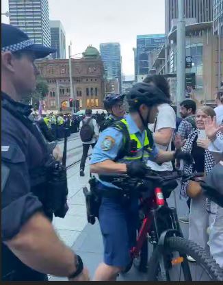 درگیری شدید پلیس استرالیا با تظاهرات‌کنندگان ضداسرائیلی