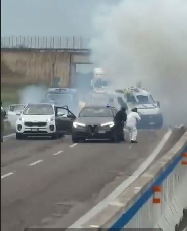 ونحمله مسلحانه به یک ون حامل پول در ایتالیا