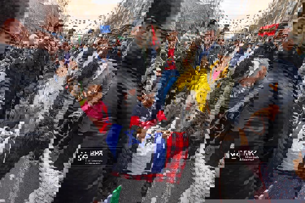 الاغ کله زرد در راهپیمایی امروز