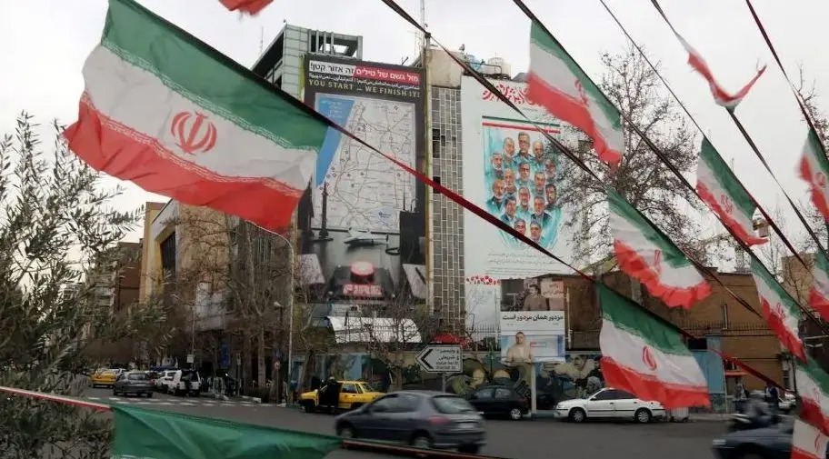 اقدام نمادین دانشجویان دانشگاه تهران با قرار دادن تابوت فرماندهان و ژنرال‌های آمریکایی در راهپیمایی ۲۲ بهمن