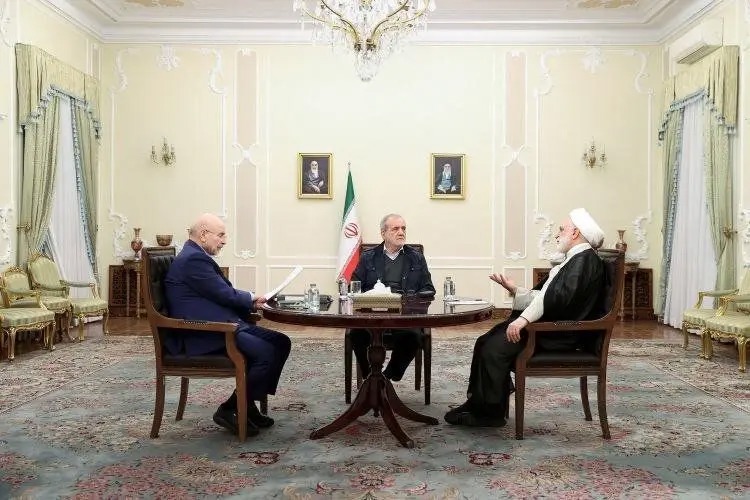 چه باید کرد؟ اصلاحات سیاسی یا اصلاحات اقتصادی؟ مقاومت یا توافق جامع؟