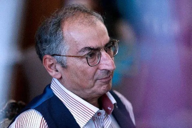 زیباکلام: اگر جنگ اتفاق بیفتد لزوماً نظام سقوط نمی کند، بلکه زیرساخت‌های کشور از بین خواهد رفت/ کاش مسئولان آنچه صداوسیما می‌گوید را باور نکنند/ جمهوری اسلامی می‌داند که در جنگ با آمریکا، پیروزی نیست