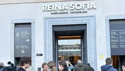 اخراج توریست‌های حامل پرچم اسرائیل از موزه اسپانیا