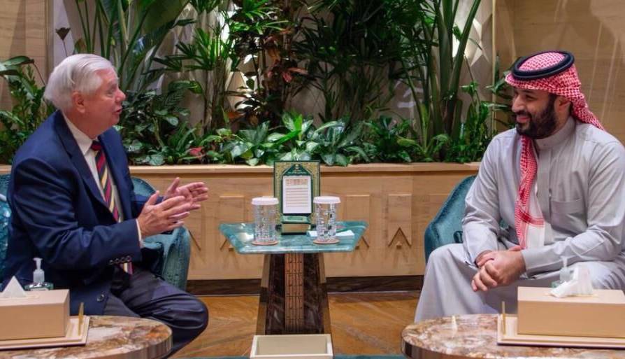 ولیعهد عربستان و لندسی گراهام درباره روابط دوجانبه و تحولات منطقه‌ای گفت‌وگو کردند