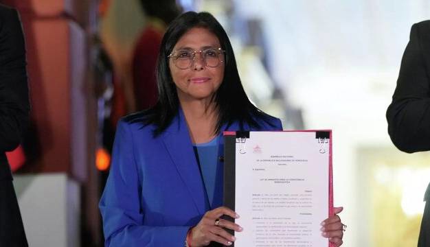 رئیس جمهور موقت ونزوئلا قانون عفو عمومی را امضا کرد