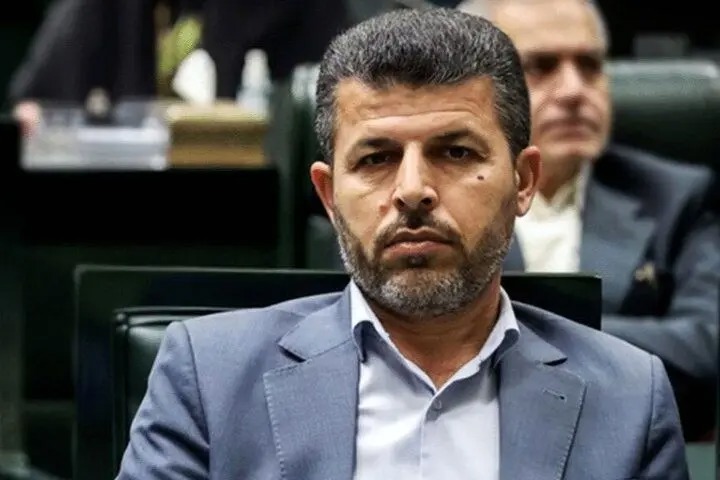 عضو هیأت‌رئیسه مجلس در واکنش به اعزام ناوهای آمریکایی: ما هم سلاح‌های محرمانه‌ای آماده کرده‌ایم/ هشدار رهبری را جدی بگیرند/ جنگ شود منطقه ای خواهد بود