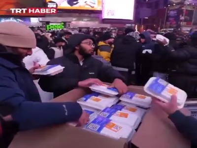 میدان تایمز نیویورک میزبان نماز جماعت و سفره افطار صدها مسلمان شد