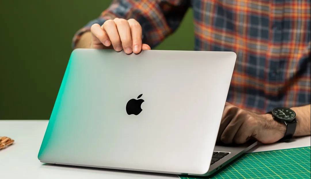 اولین لپ‌تاپ لمسی اپل با ویژگی شاخص آیفون‌ عرضه می‌شود
