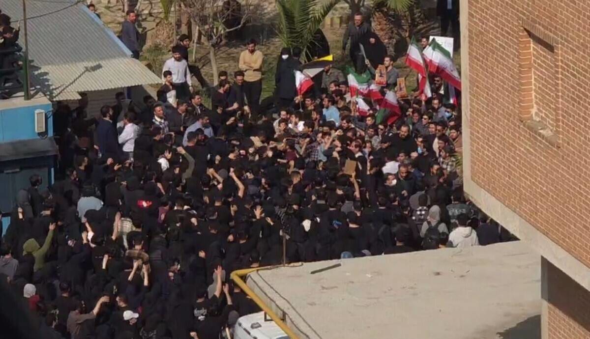 کیهان نوشت: وطن‌فروشان بی‌مقداری که حتی یک درصد دانشجویان هم نیستند