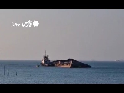 یک فروند بارج در قشم غرق شد