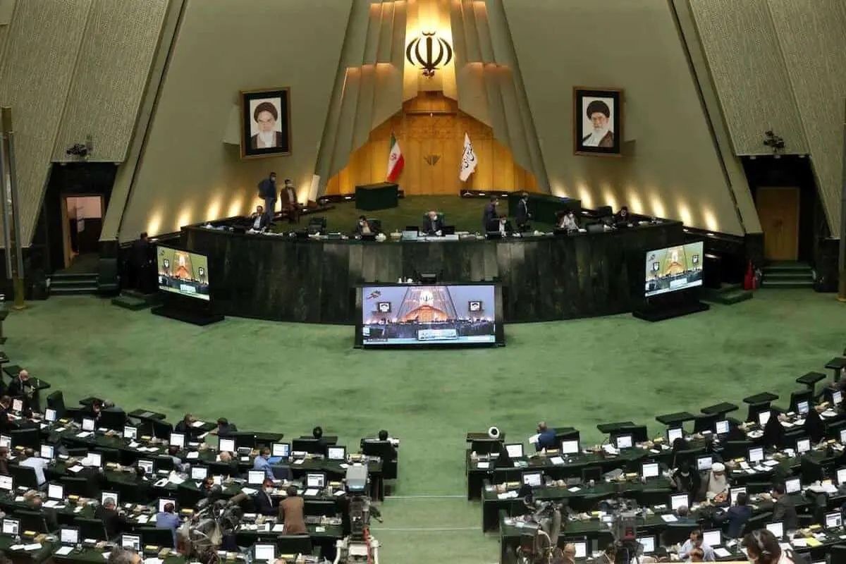 جمعی از نمایندگان مجلس: برای انتقام خون امام شهید باید بُرد موشک‌ها به دفتر کار قاتلان برسد