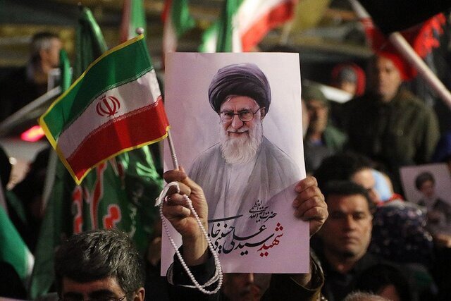 بازگشایی درهای مصلی از ۶ صبح شنبه برای وداع با رهبر شهید