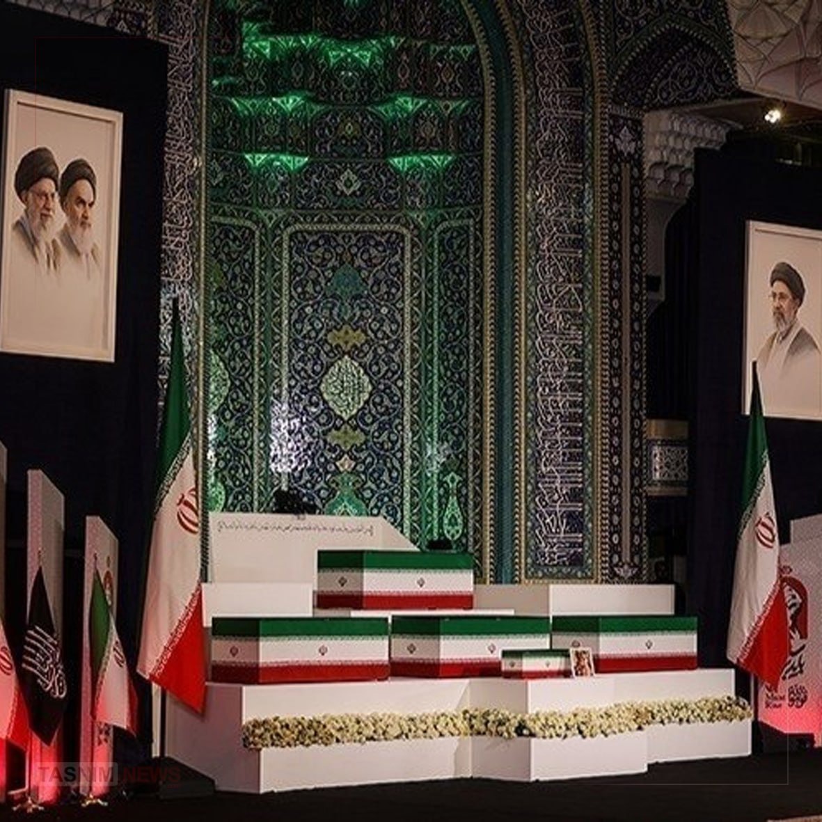 ادای احترام اعضای جنبش اَمل لبنان به رهبر شهید