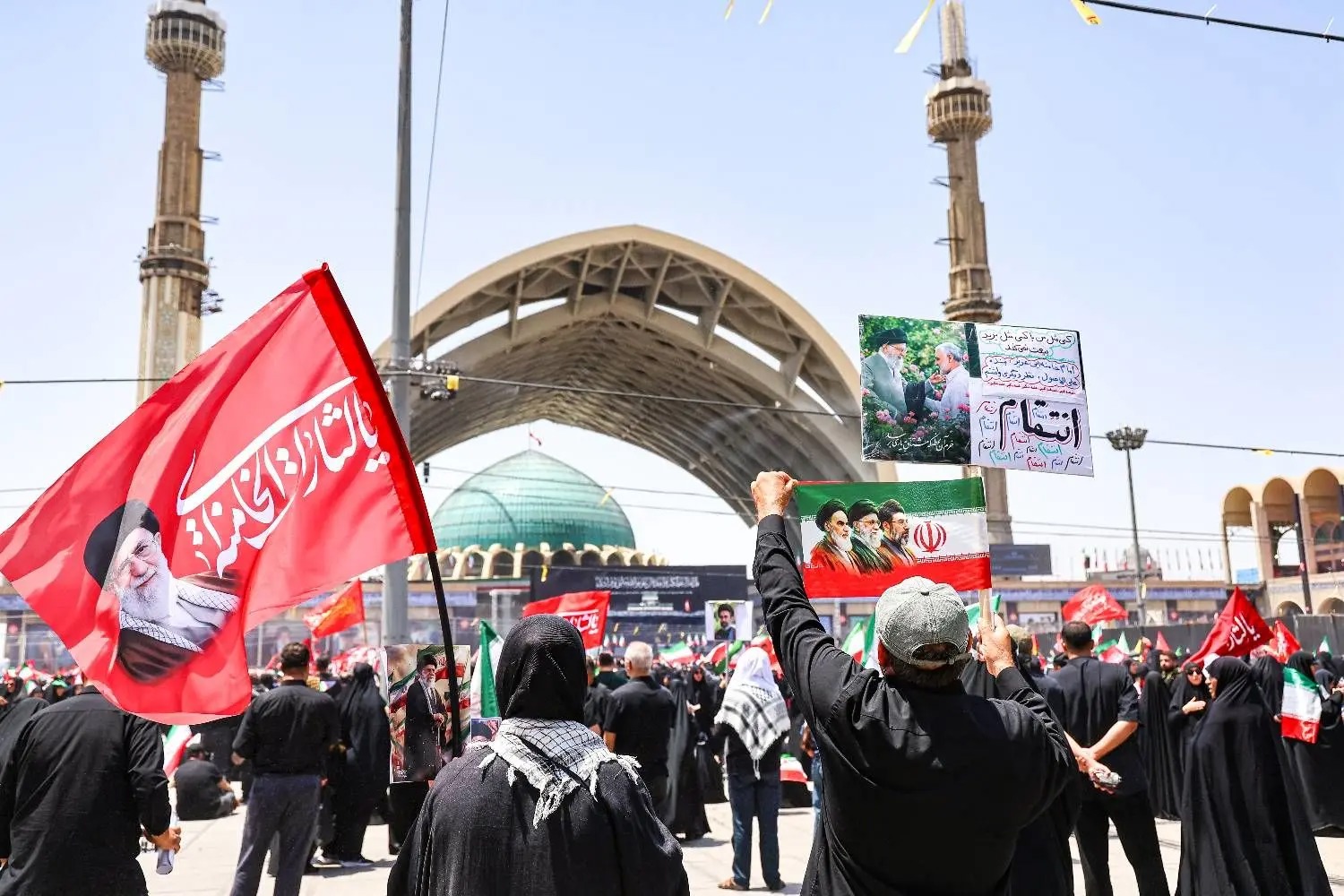 جنگ هنوز تمام نشده و انتقام خون امام شهیدمان را خواهیم گرفت/ نتانیاهو و ترامپ اصلا عددی نیستند و تمام هیکل آن‌ها به اندازه بند کفش حاج قاسم نمی‌ارزد