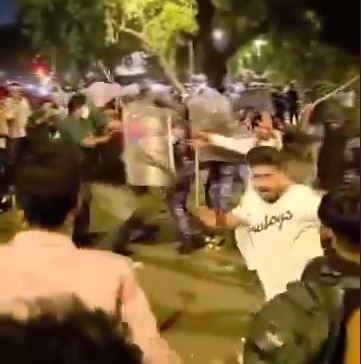 زد و خورد شدید پلیس ضد شورش هند با دانشجویان