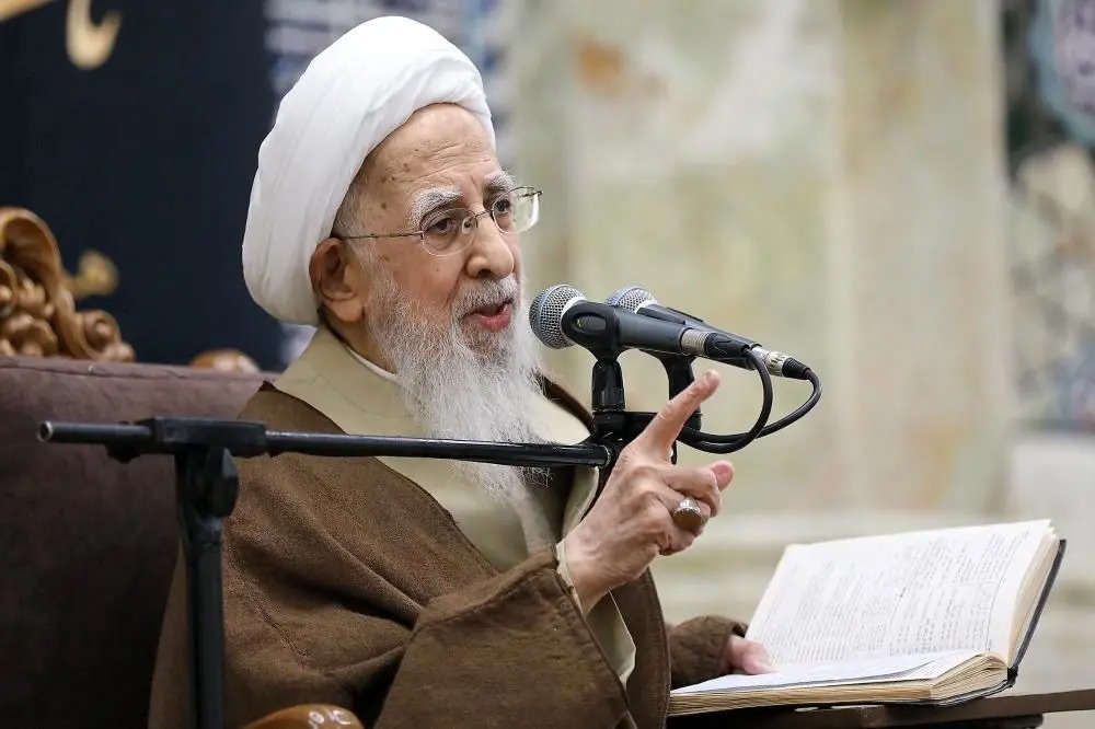 آیت الله جوادی آملی: این معجزه نیست که ما ۲ ابرقدرت را چماله کنیم؟/ معجزه حتماً این است که یک سنگ حرف بزند؟!/ از درجه ای که ما را به حساب نمی آوردند به شرایط امروز رسیدیم، به قول حضرت امیر  سابقه تان یادتان نرود/ ویدئو