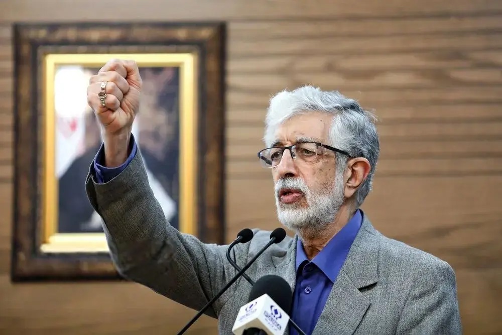 حداد عادل: رضاشاه علیرغم توسعه آمرانه، آزادی را از بین برد/ شهریور ۱۳۲۰ که رضاشاه رفت همه چیز به هم ریخت، اما اکنون رهبر را شهید کردند اما نظام سیاسی با همه مشکلات دارد کار خودش را انجام می دهد/ ویدئو