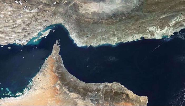 حمله به یک کشتی هنگام خروج از تنگه هرمز