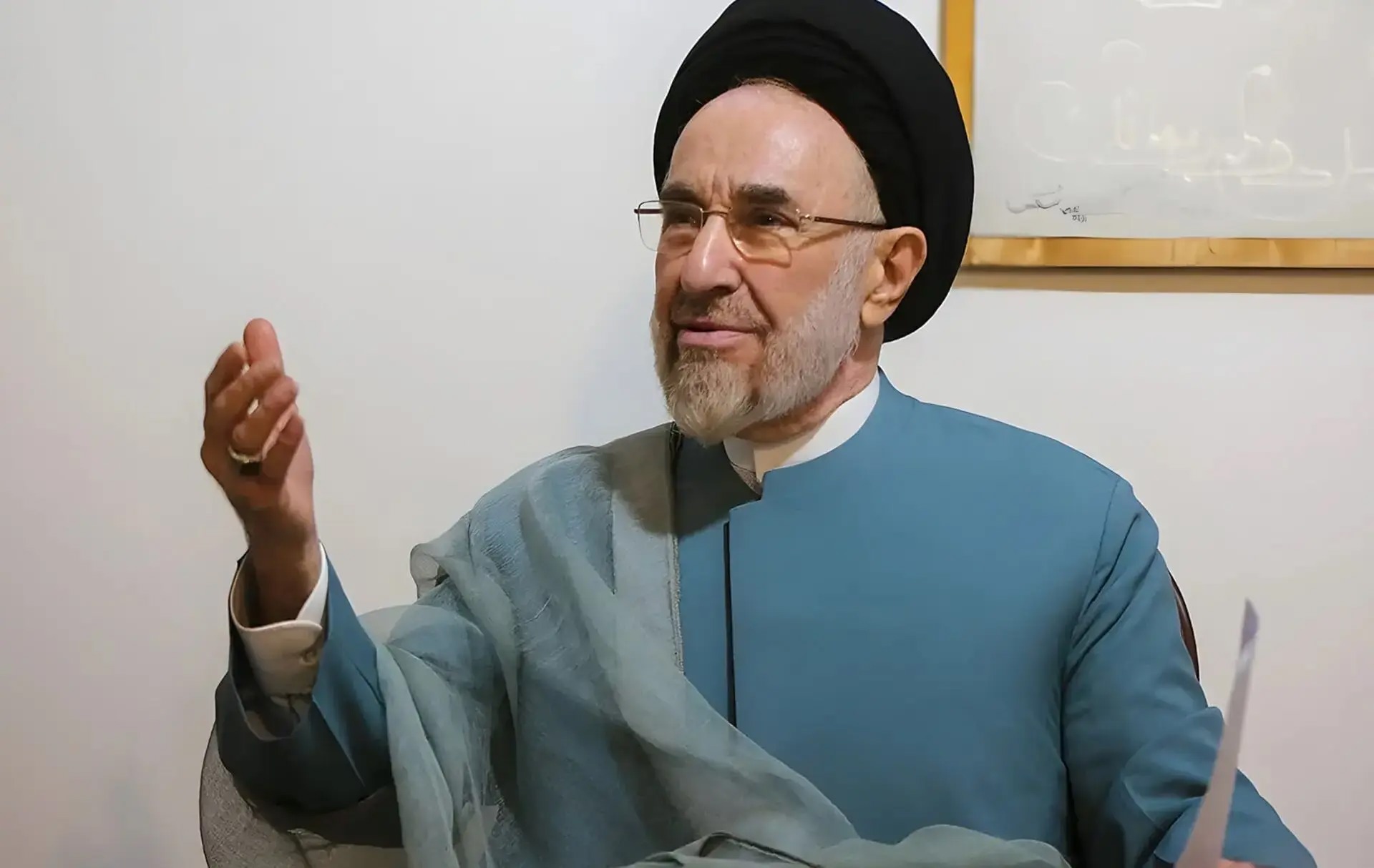 سیدمحمد خاتمی: بعضی‌ها می‌گویند ما حیات‌مان در جنگ است/ می‌گویند اول پدر آمریکا را در اینجا در‌می‌آوریم بعد می‌رویم در قلب آمریکا با او می‌جنگیم؛ آخر با کدام واقعیت‌ها/ ویدئو