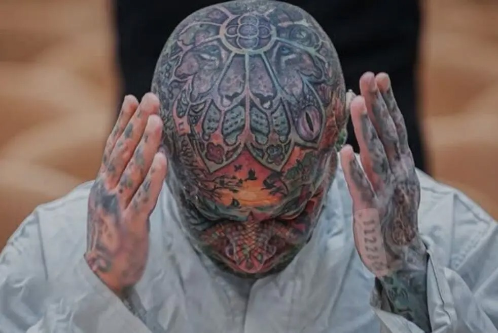 انقدر به تتلو لگد زدند تا به لج افتاد/ با لاریجانی و احمدی‌نژاد هم همین کار را کردیم/ ویدئو