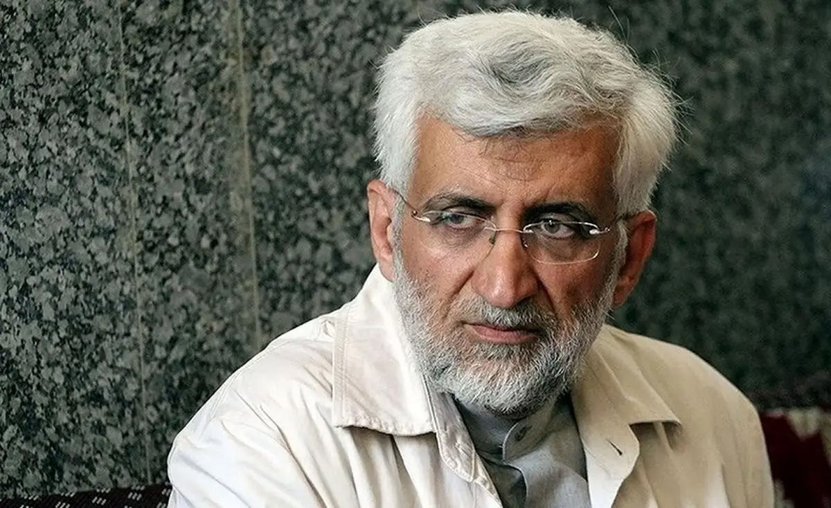 دوستان سعید جلیلی در شب آخر تشییع پیکر رهبر شهید، ۴ میلیون پرچم قرمز را بین جمعیت توزیع کردند/ نگاه امثال او در سیاست خارجی از گذشته تاکنون مبتنی بر «ایده‌آل‌گرایی ناواقع‌گرا» بوده است/ حاکمیت عزتمندانه ایران را از این جنگ فرسایشی خارج کند