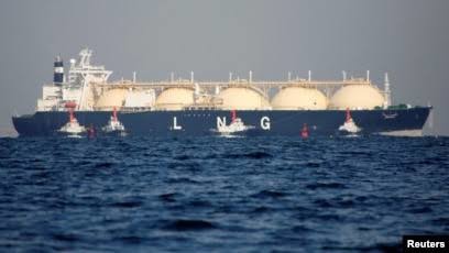 بلومبرگ: قطر در حال مذاکره برای خرید گاز مایع است