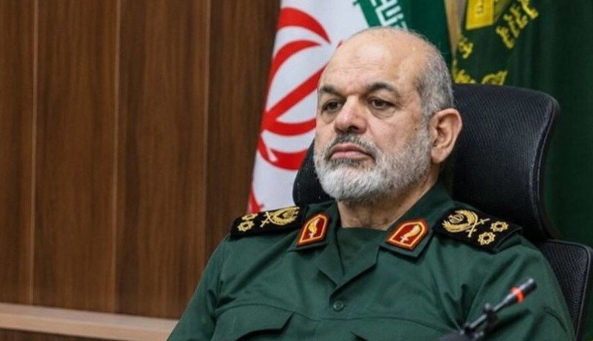 سرلشکر وحیدی: حضور آگاهانه در عرصه‌های حساس، راه پیروزی نهایی است