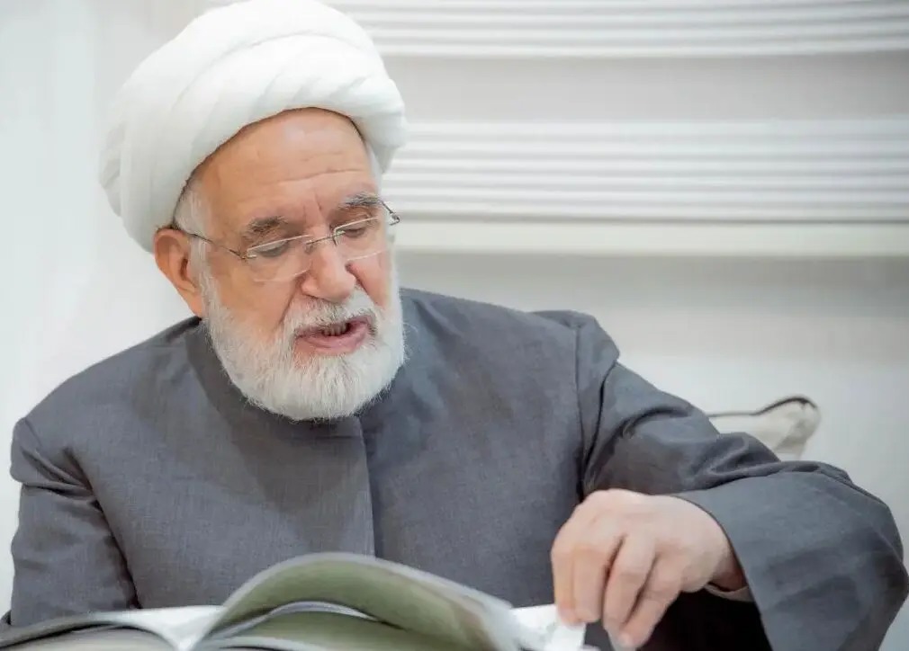 ​مهدی کروبی خطاب به پزشکیان: برای صلحی پایدار، اگر شرایط فراهم آمد با ترامپ دیدار کنید/ در مقابل جمعی اندک و به ظاهر انقلابی که نمی‌دانم متوهم‌اند یا خداناکرده خائن، منفعل عمل نکنید