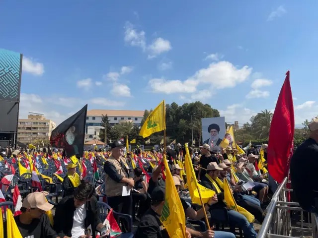 حضور گسترده مردم لبنان در سالگرد شهادت سیدحسن نصرالله در جوار مرقد وی در ضاحیه