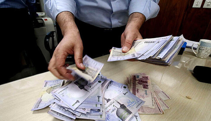 گزارش حقوق کارمندان روی میز دولت؛ دستور رئیس جمهور برای ارتقای معیشت کارکنان