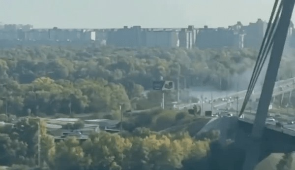 حمله روسیه به پل کی‌یف همزمان با حضور صدراعظم آلمان