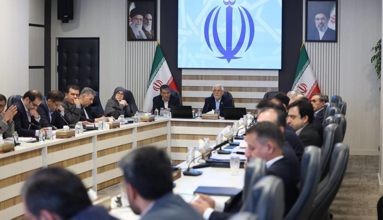 عارف: در کنار تهدیدها، ظرفیت‌های کشور را هم ببینیم؛ از مشکلات عبور می‌کنیم