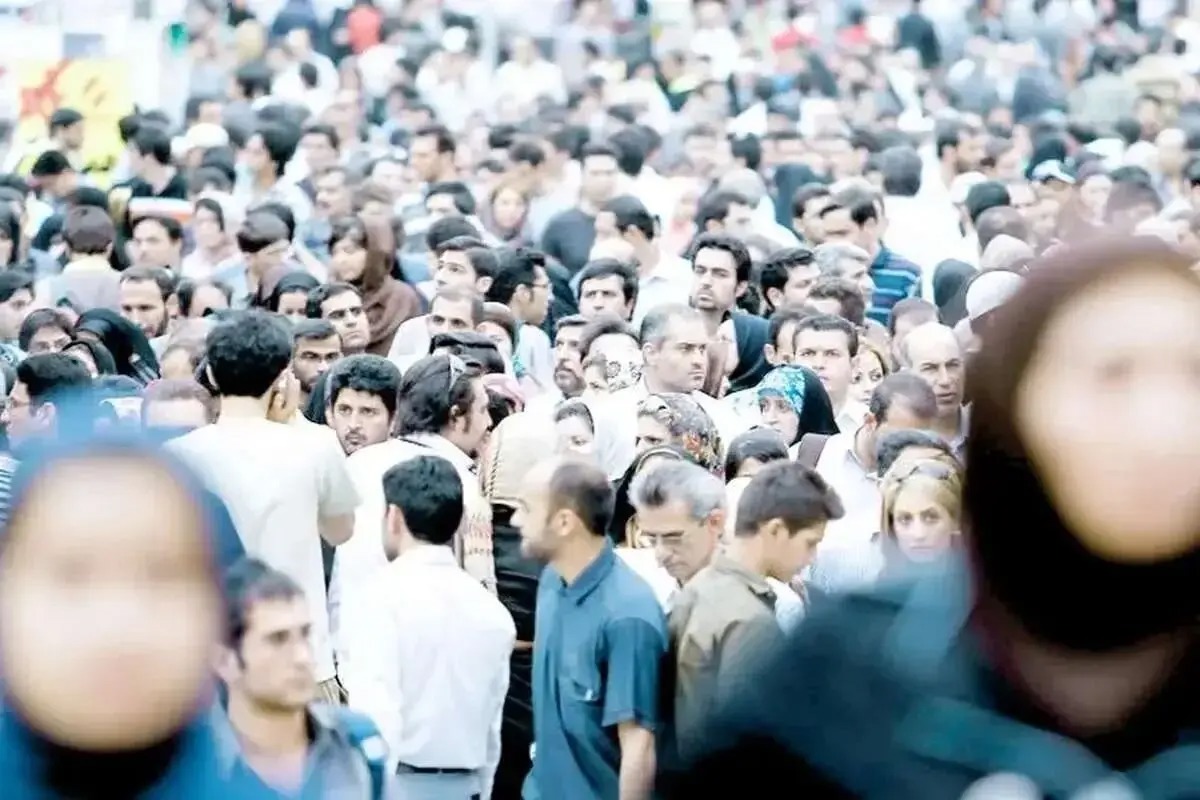 مداخله حاکمیت در زندگی روزمره مردم تا کجا؛ برای قدم زدن هم باید جواب پس بدهیم؟