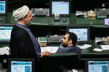 آیا رسایی مشمول قانون غیبت غیرموجه در مجلس می‌شود؟