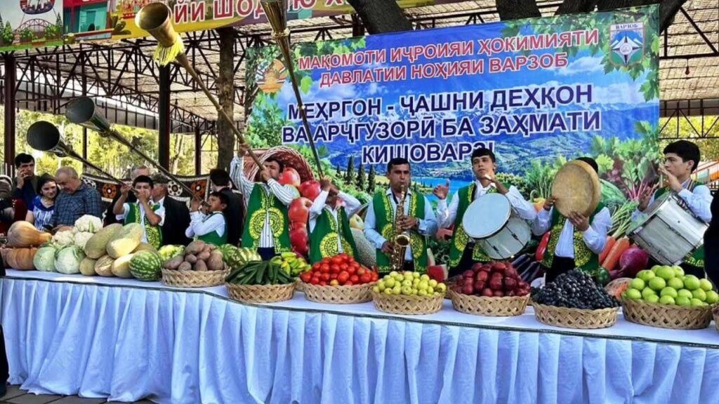 تاجیکستان در شور مهرگان؛ از عطر عسل و میوه تا طعم آش‌پلو