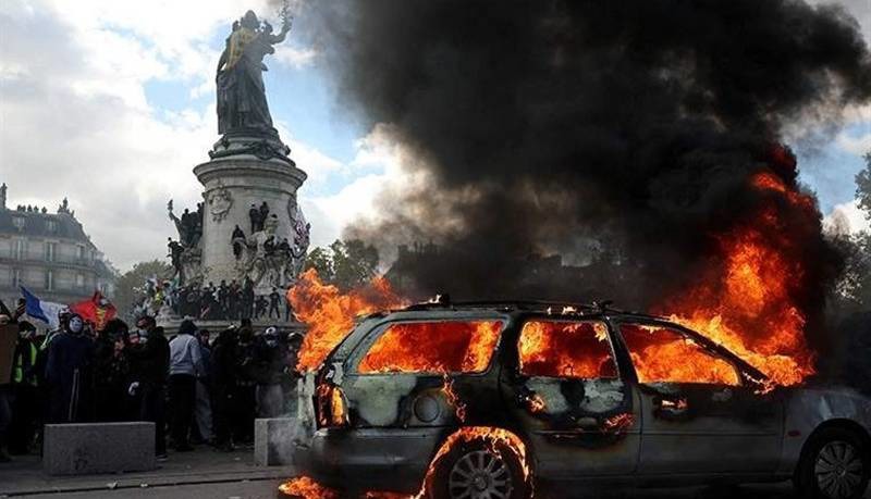 سناتور روس: اعتراضات گسترده در فرانسه یک جنگ داخلی است